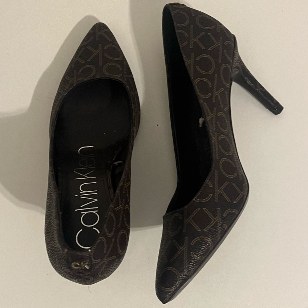 Calvin Klein Women's Black and brown leather Pumps